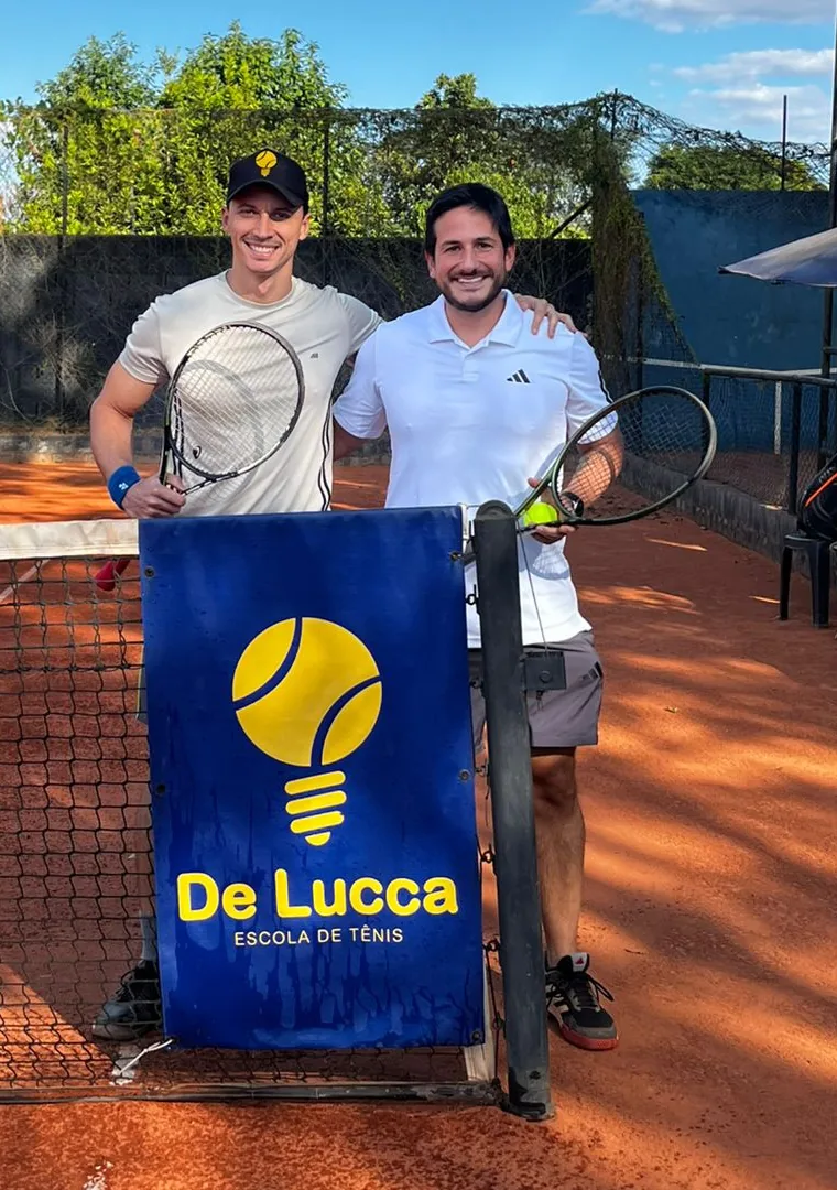 Dois jogadores do ranking De Lucca na quadra